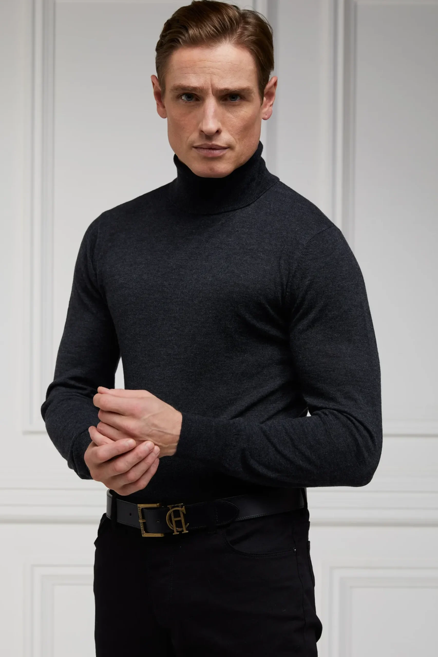 Fine Roll Neck Knit